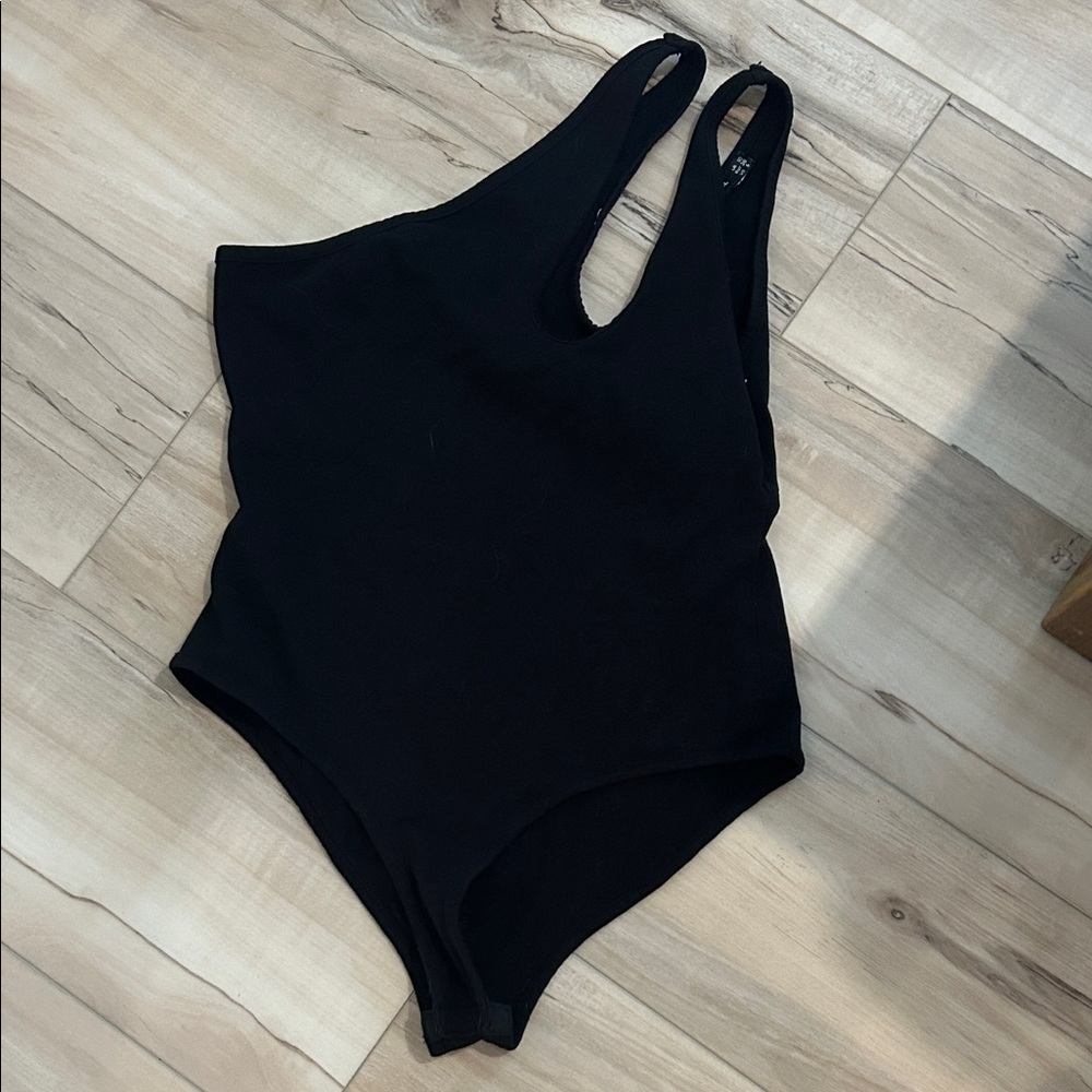 Black body suit (one sleeve)